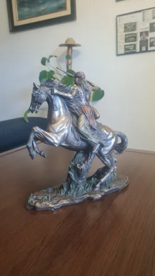 Figura Guerrero Apache a Caballo