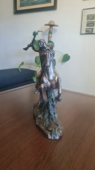 Figura Guerrero Apache a Caballo