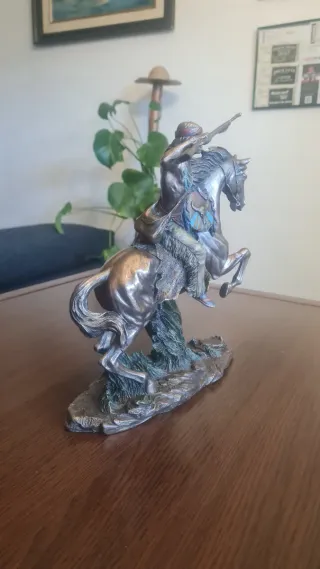 Figura Guerrero Apache a Caballo