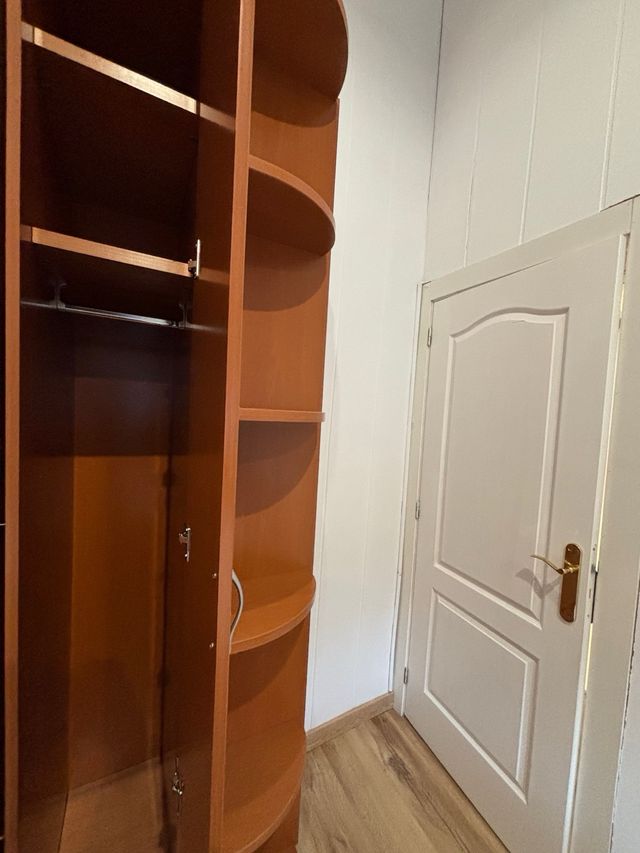 Armadio angolare in legno