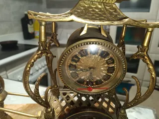 Reloj de sobremesa estilo oriental
