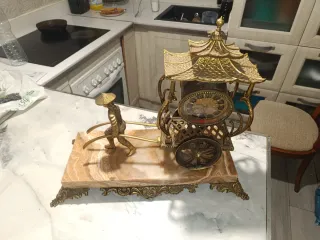 Reloj de sobremesa estilo oriental