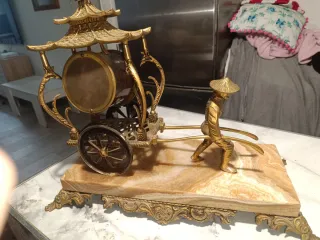 Reloj de sobremesa estilo oriental