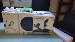 Xbox Series S + Mando Verde + Joystick Thrustmaste