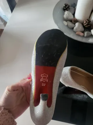 Zapatos de tacón plateados peep toe