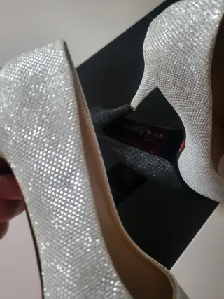 Zapatos de tacón plateados peep toe
