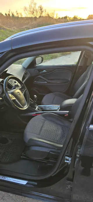 Opel Zafira Tourer 2015