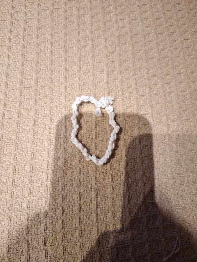 Pulsera de hilo blanco