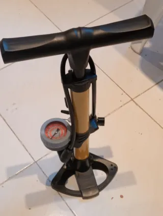 Bomba de Bicicleta WEIDMAX con Manómetro