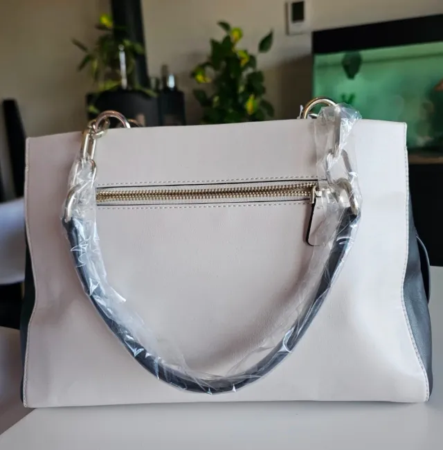 Bolso Guess Negro y Blanco