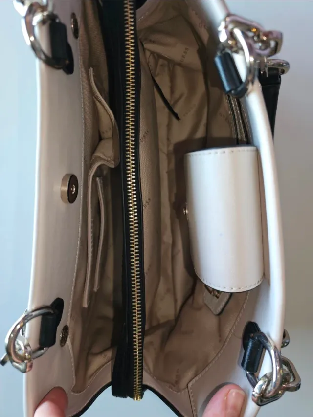 Bolso Guess Negro y Blanco