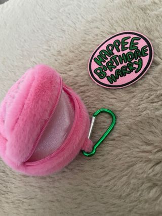 Parche y monedero rosa Happee Birthday Harry