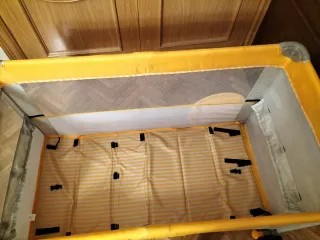 Cuna de viaje Jane con diseño de elefantes