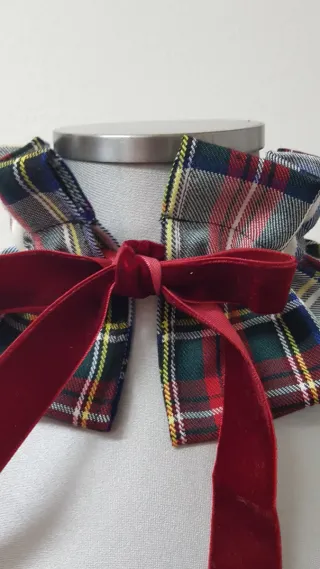 Cuello desmontable tartán con lazo