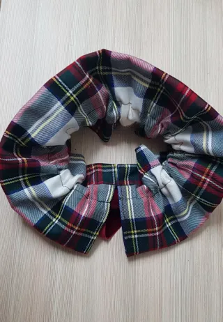 Cuello desmontable tartán con lazo