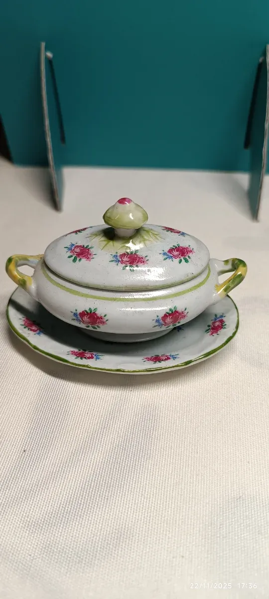 Zuppiera miniatura con rose