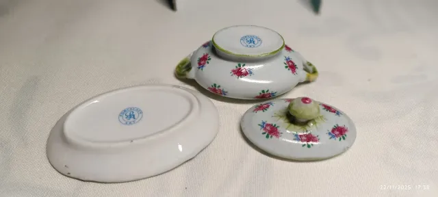 Zuppiera miniatura con rose