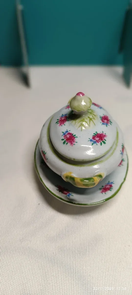 Zuppiera miniatura con rose