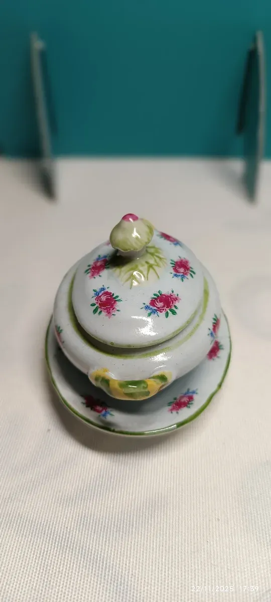 Zuppiera miniatura con rose
