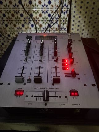 Mesa de mezclas Behringer DX626