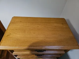 Cómoda de madera con 7 cajones