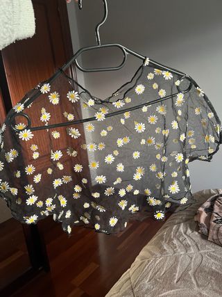 Top transparente con estampado de margaritas