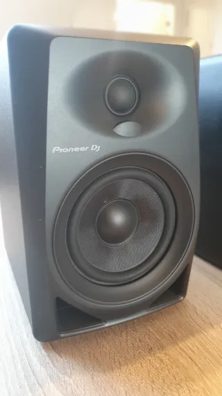 Monitores Pioneer DJ DM40