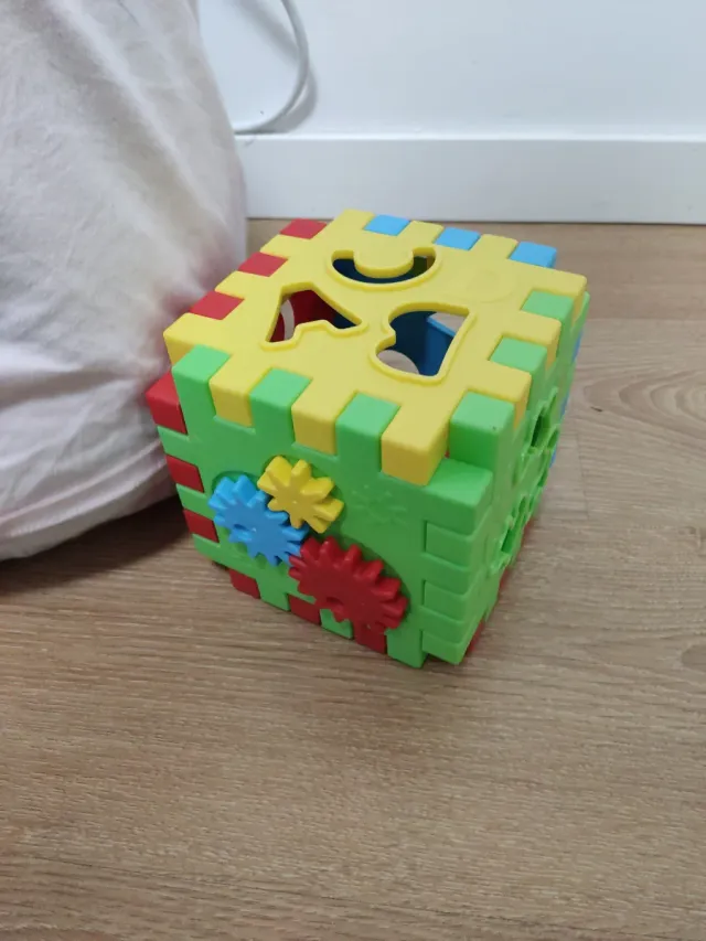 Juego encajar formas, números y letras