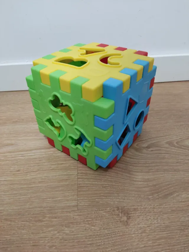 Juego encajar formas, números y letras