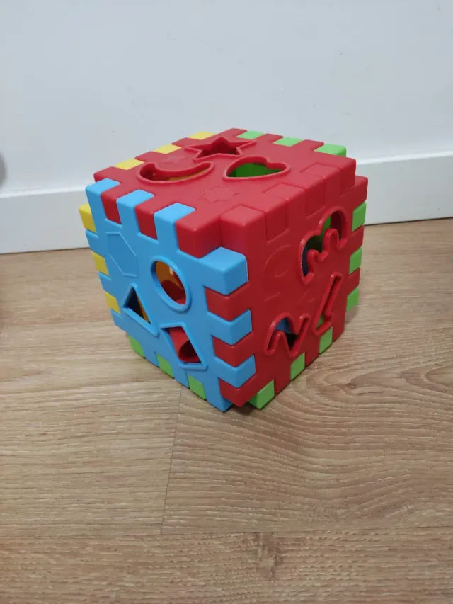 Juego encajar formas, números y letras