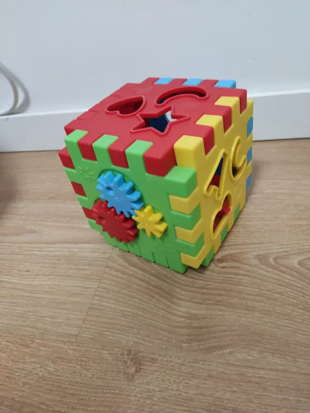 Juego encajar formas, números y letras