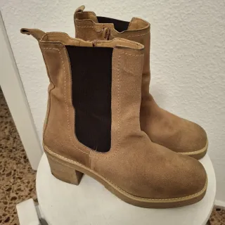 Botines beige y marrones