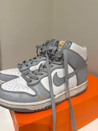 Nike Dunk High Grises y Blancas