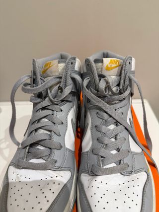 Nike Dunk High Grises y Blancas