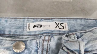 Pantalón vaquero niña desgastado