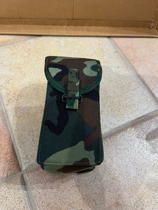 Lote militar: 2 gorras, cantimplora, funda y cintu