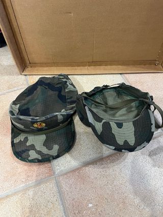 Lote militar: 2 gorras, cantimplora, funda y cintu