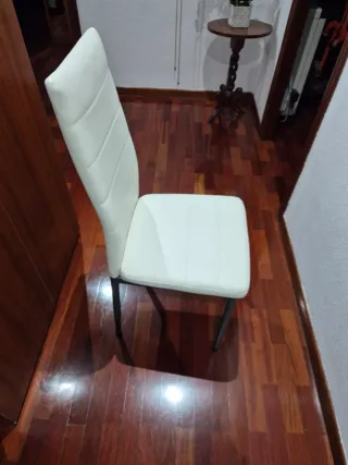 Silla blanca moderna