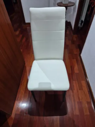 Silla blanca moderna