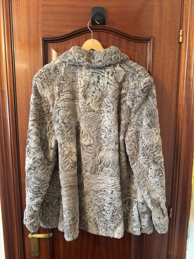 Abrigo de astracán auténtico