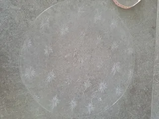 Piatto da portata in vetro con stelle