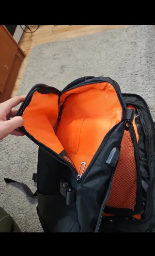 Mochila de viaje negra