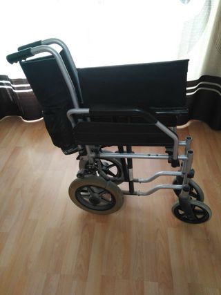 Silla de ruedas plegable a estrenar