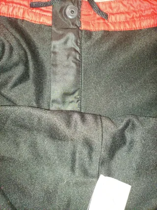 Pantalón chándal Puma negro y rojo