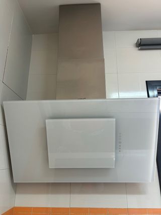 Campana extractora Cata blanca y cristal