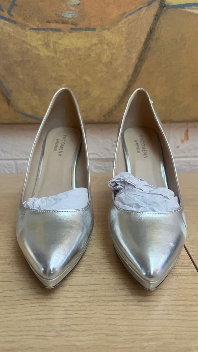 Zapatos de tacón plateados con plataforma