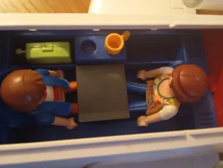 Avión Playmobil con diseño de delfines