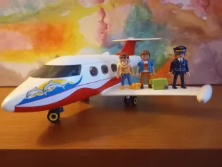 Avión Playmobil con diseño de delfines