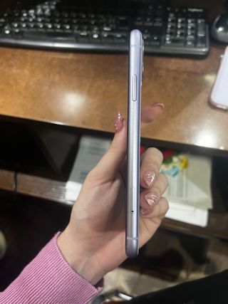 iPhone 11 Morado 64GB