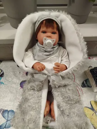 Bebé Reborn Arias con Ropa y Accesorios